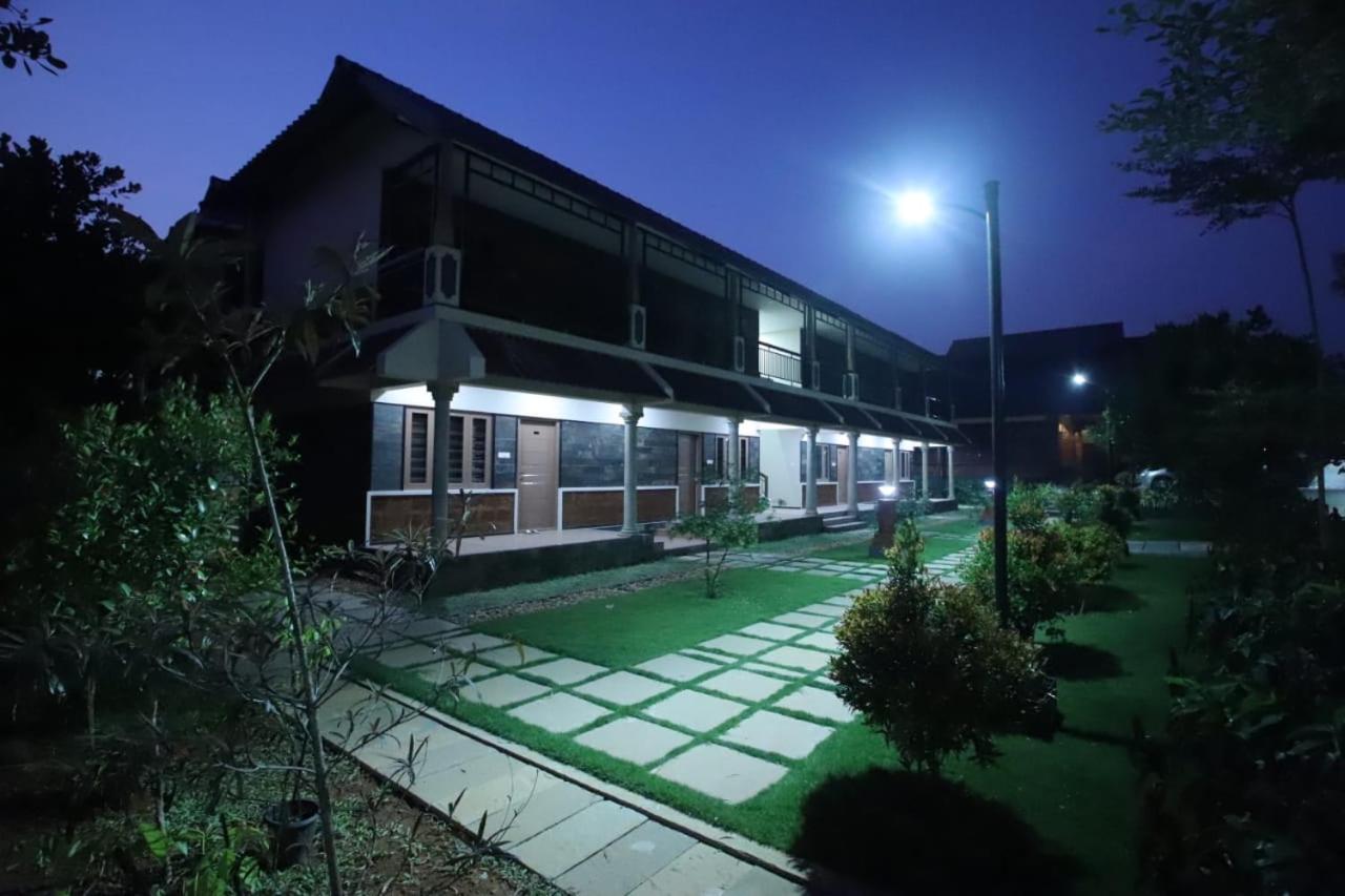 Green Planet Hotel Mattanur Buitenkant foto
